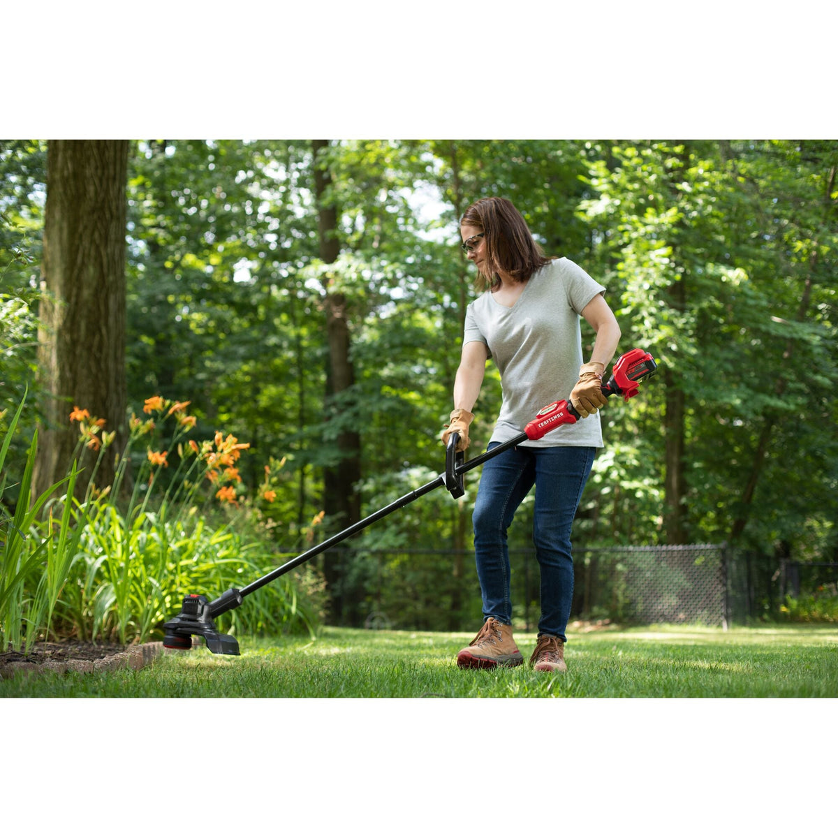Recortadora de césped inalámbrica ajustable CRAFTSMAN V20* BRUSHLESS RP con (1) batería de 5.0 Ah y cargador – Reacondicionada