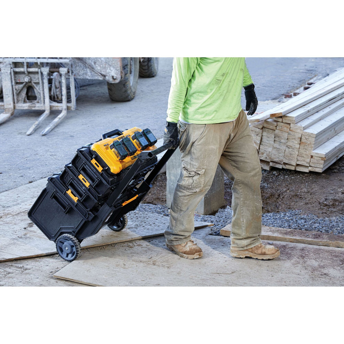 DEWALT 12V/ 20V/ 60V MAX* Multiport Simultaneous Fast Charger – Reconditioned