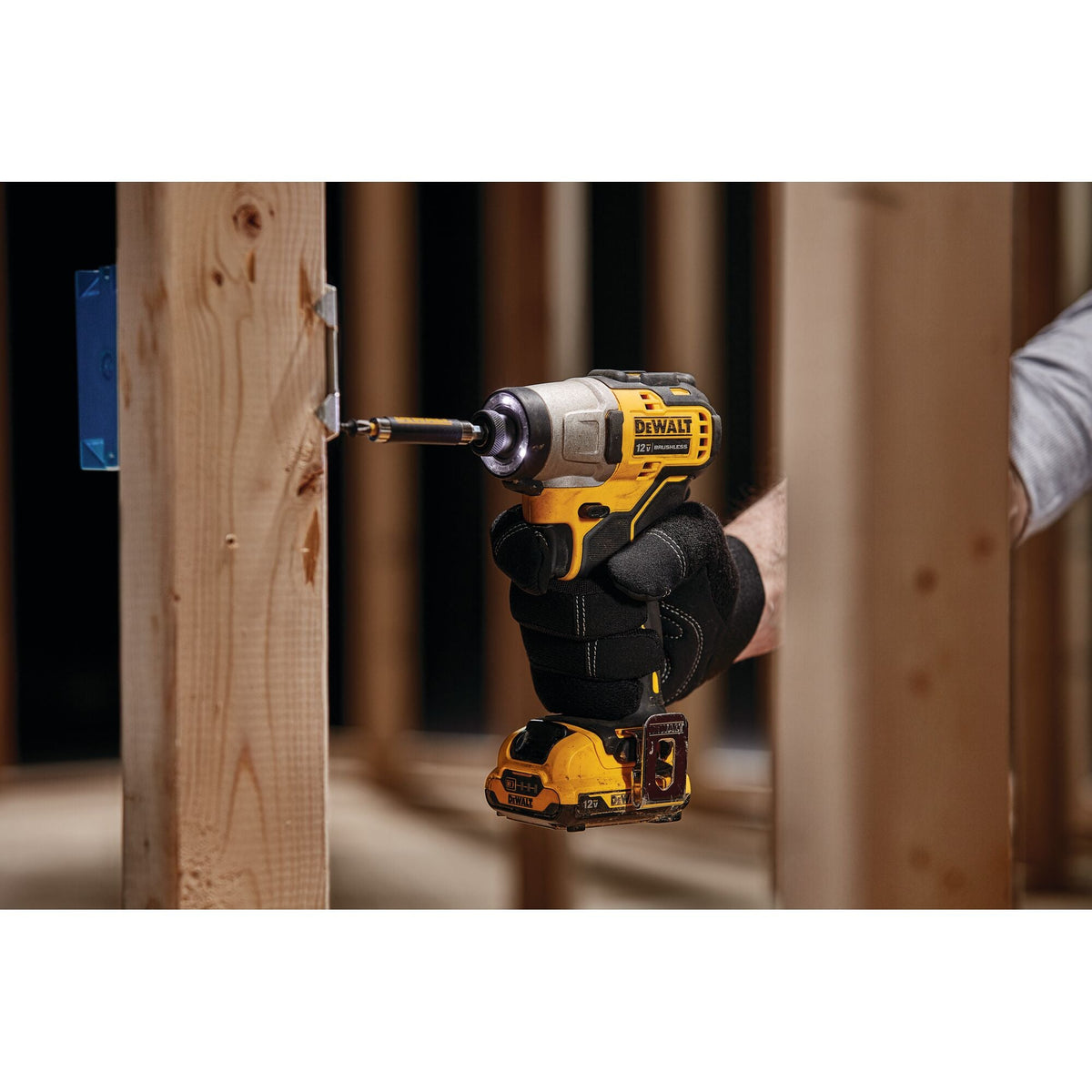 DEWALT XTREME 12V MAX* Brushless Cordless 1/4-Inch (6.4mm) Impact Driver with (2) 2.0 Ah Batteries and Charger – Reconditioned