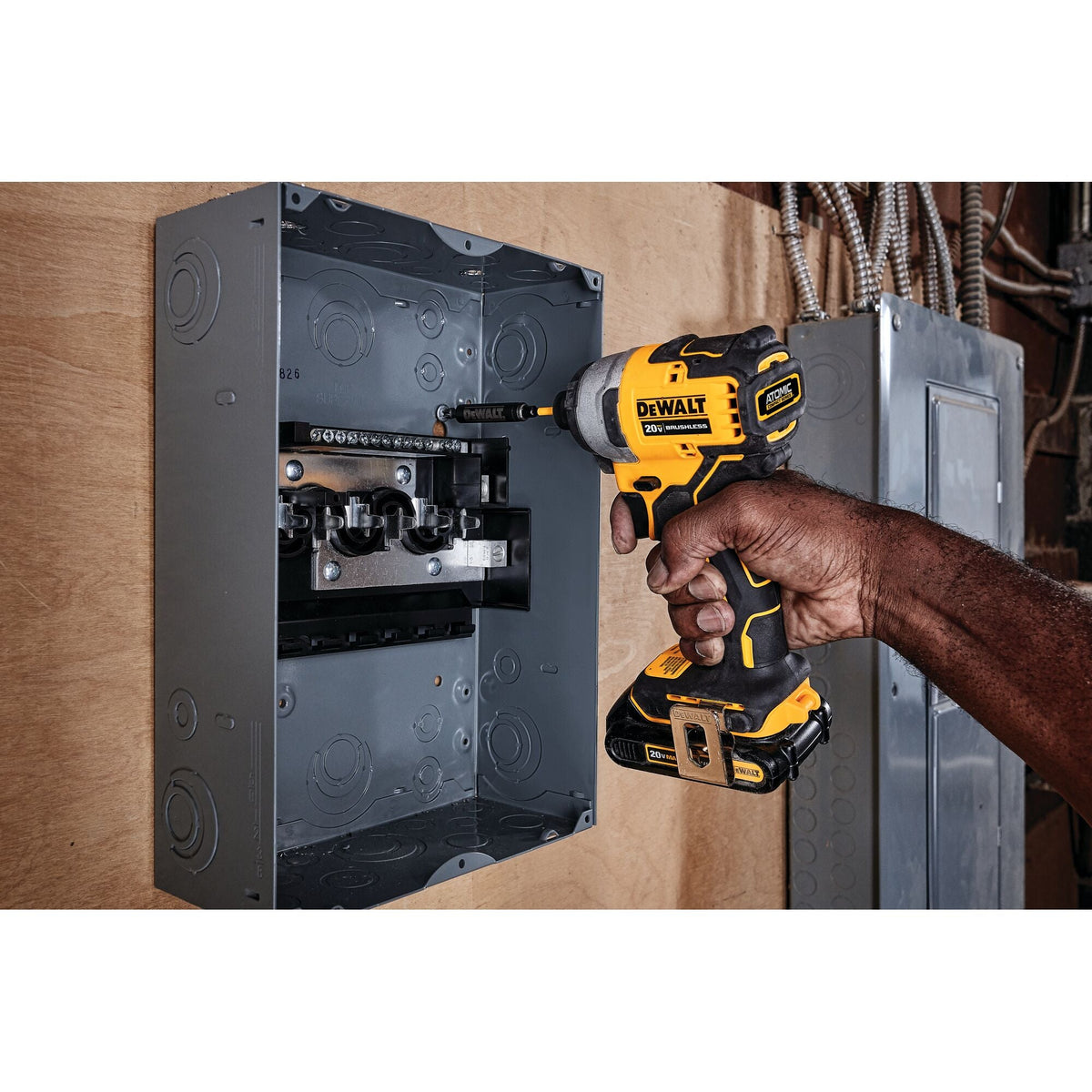 Atornillador de impacto compacto DEWALT 20V MAX* ATOMIC sin escobillas, inalámbrico, de 1/4 pulgada (6,4 mm) (solo herramienta) – Reacondicionado