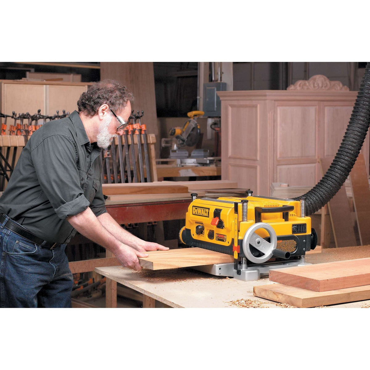 Cepillo eléctrico con cable DEWALT de 13 pulgadas (330 mm), tres cuchillas, dos velocidades (15 A) – Reacondicionado