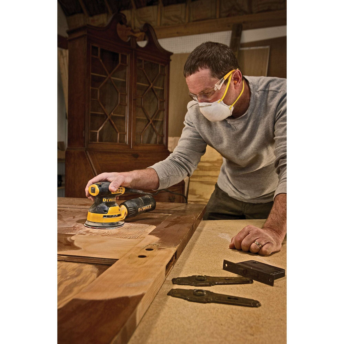 Kit de lijadora orbital aleatoria de una velocidad DEWALT de 5 pulg. - Placa H&L – Reacondicionado