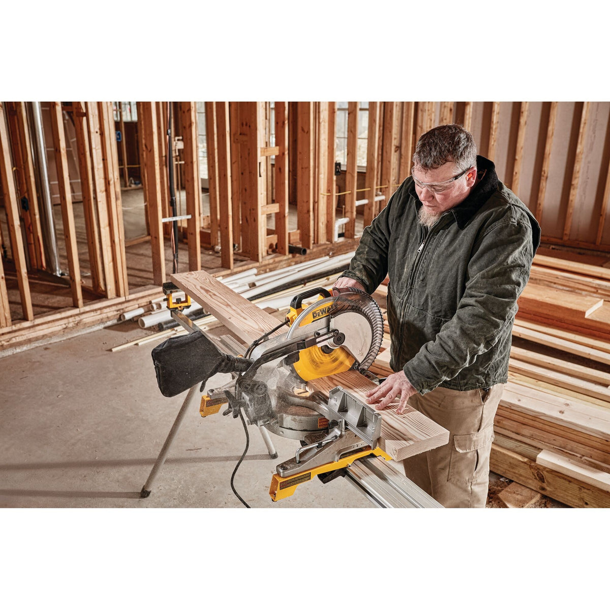DEWALT 12-Inch Miter Saw, 15-Amp, Single Bevel, Compound – Reconditioned