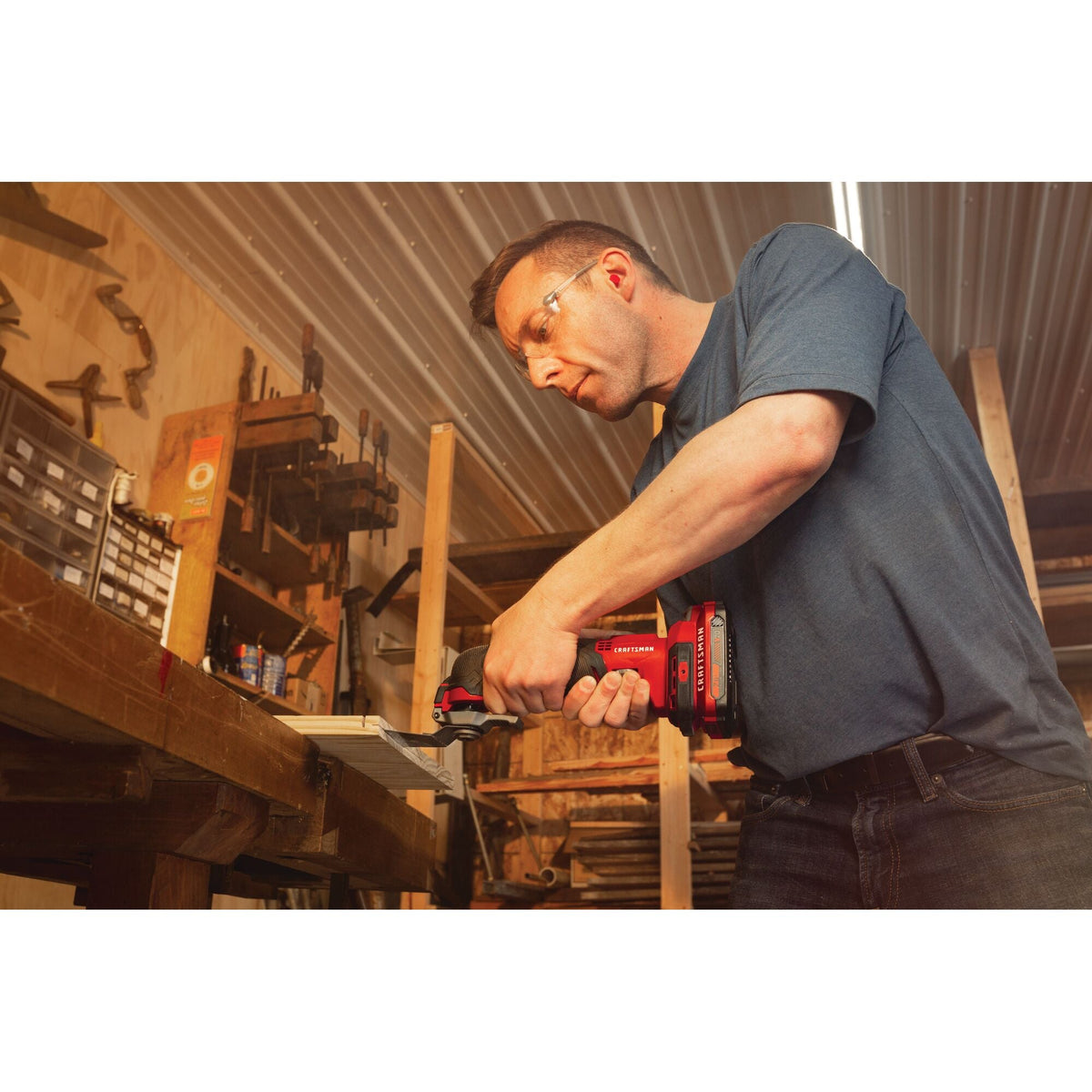 Herramienta oscilante inalámbrica CRAFTSMAN V20* con (1) batería de 2.0 ah y cargador – Reacondicionada